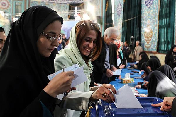 İran'da Reformistler bir adım önde