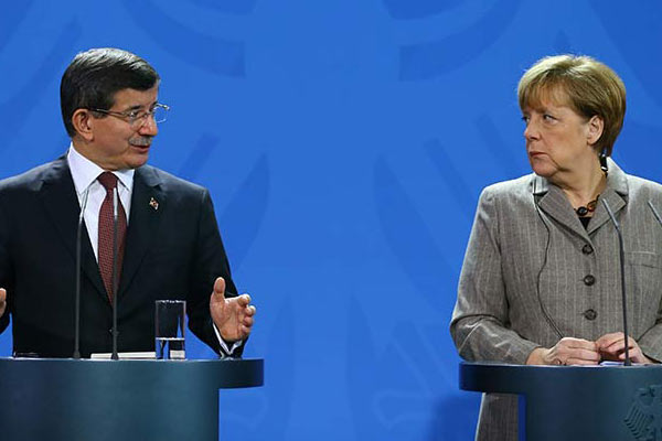 Davutoğlu, Merkel ile görüştü