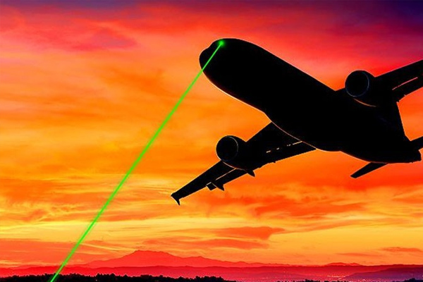 Hava ulaşımına 'lazer' tehdidi
