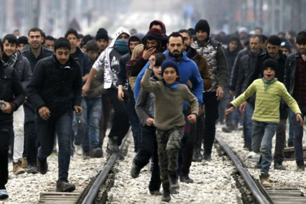 Mülteciler Avrupa'nın sınır tellerini aşındırdı