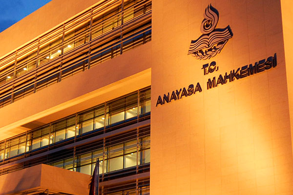 Anayasa Mahkemesi: Kınıyoruz