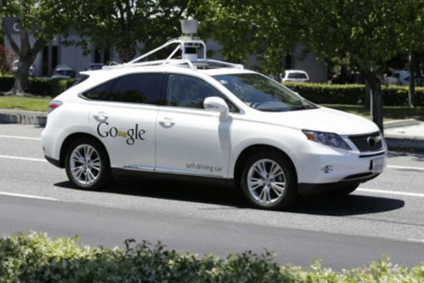 Google'ın sürücüsüz otomobili kaza yaptı