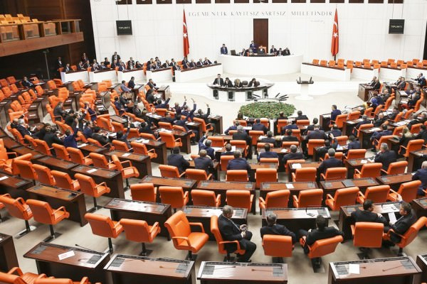 '8 Mart resmi tatil olsun'