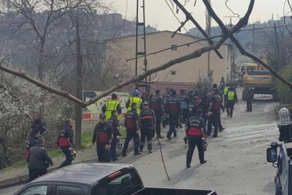 Küçükarmutlu'da polis destekli yıkım