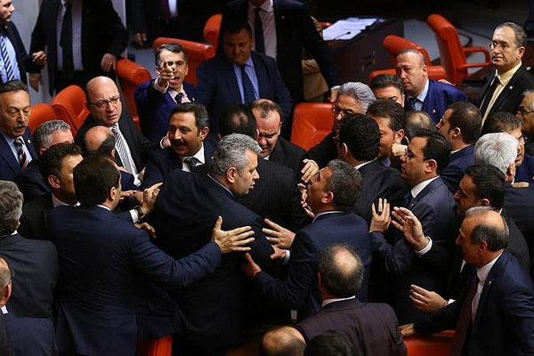 TBMM'de vekiller arasında gerginlik