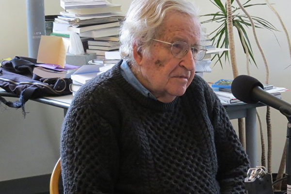 Chomsky'den Türkiye ve El Nusra iddiası