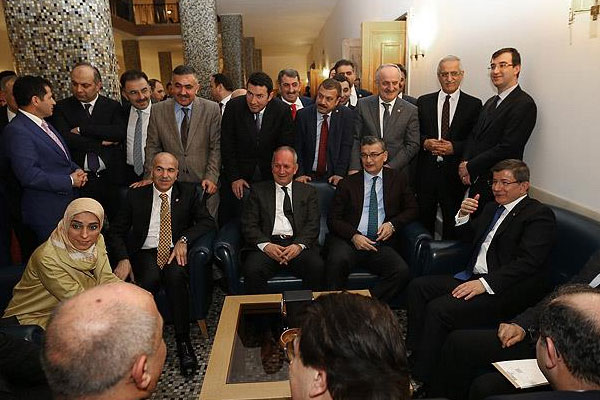 Davutoğlu milletvekilleriyle görüştü