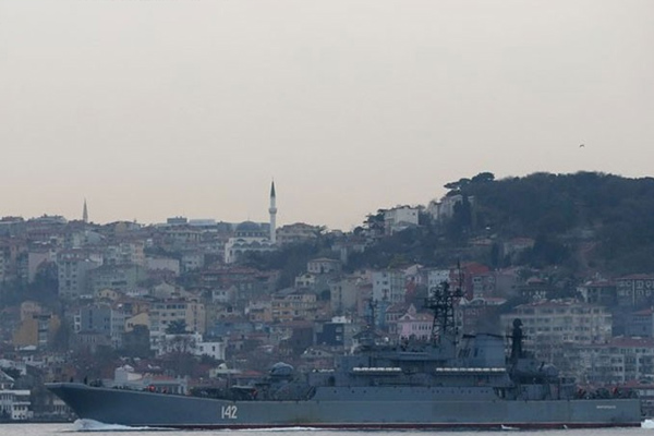 Boğaz'dan geçen Rus gemisine yakın takip