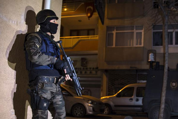 2 canlı bomba aranıyor