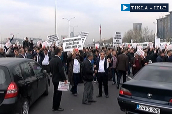 İstanbul'da D-100'ü trafiğe kapattılar!