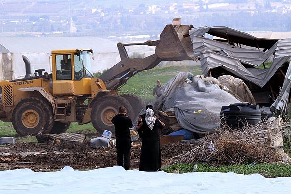 İsrail güçleri Filistinlilerin okulunu yıktı