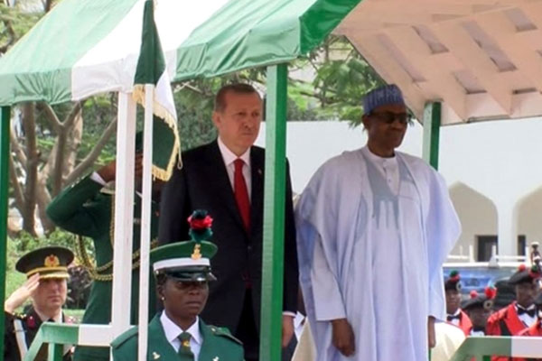 Erdoğan Nijerya'da törenle karşılandı