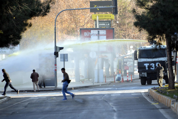 Diyarbakır’da polis müdahalesi başladı