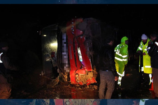 Isparta'da yolcu otobüsü kaza yaptı