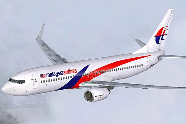 Kayıp Malezya uçağının parçaları bulundu