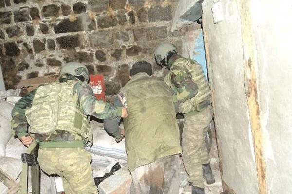 Sur’dan 18 kişi daha tahliye edildi