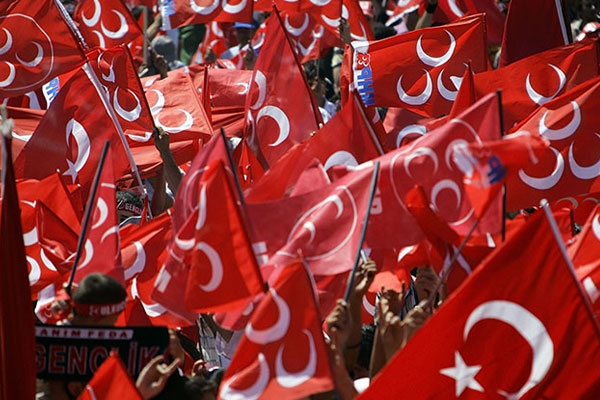 MHP'de teşkilat krizi sürüyor