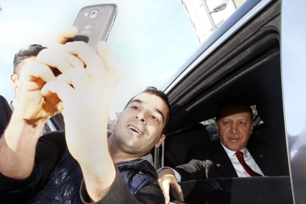 Erdoğan ile selfie çektiler