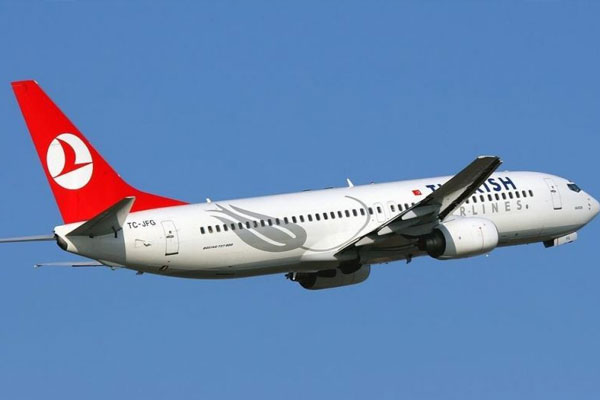 THY'nin 3 uçağına havada yıldırım çarptı