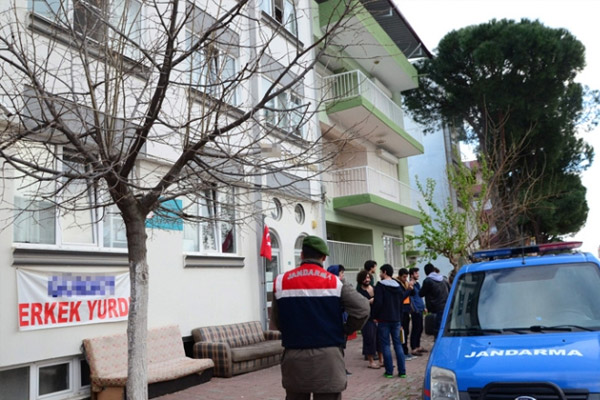 Üniversitelilerin bomba şakası karakolda bitti