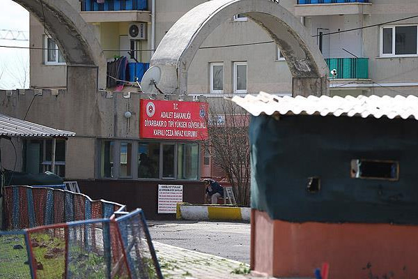 Diyarbakır'da 6 mahkum firar etti