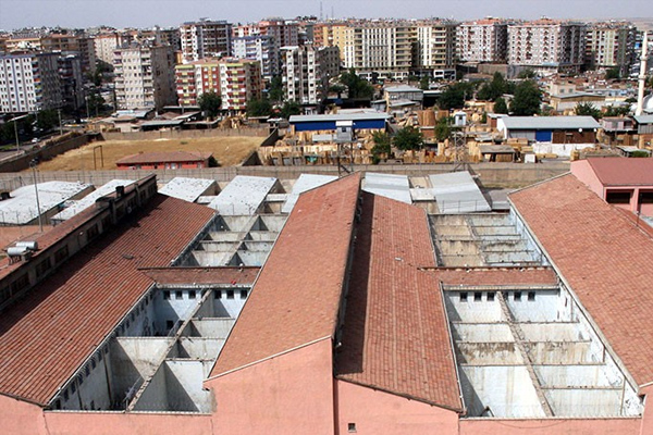 PKK'lılar hapishaneden kaçtı
