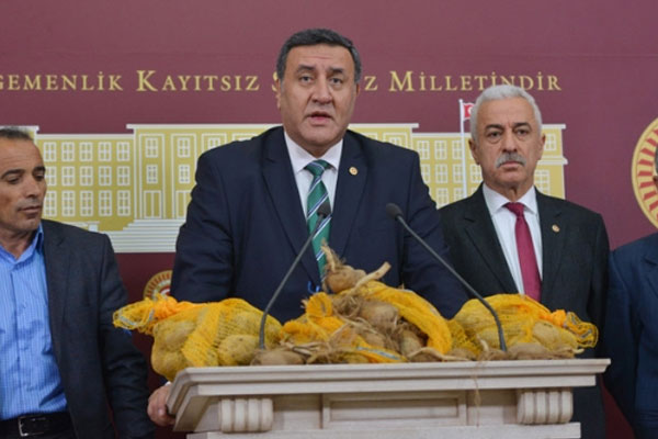 TBMM'de patatesli basın toplantısı