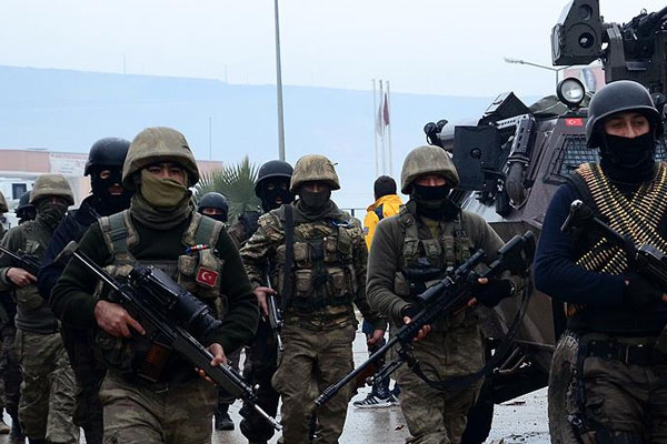 Hakkari'de bir PKK'lı teslim oldu