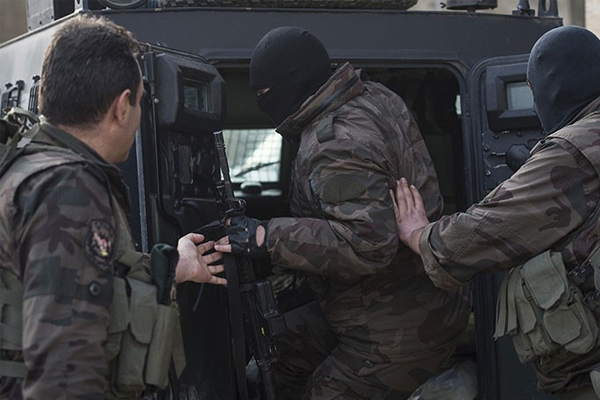 Kocaeli'de 300 polisle PKK'ya operasyon