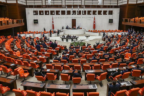 Meclis'in gündemi fezlekeler