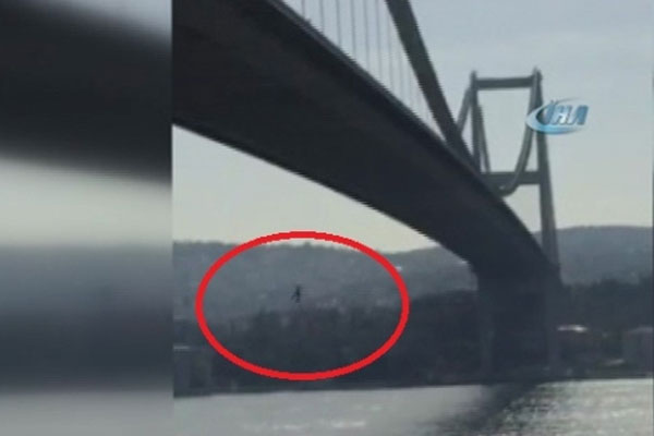 Boğaz Köprüsü'nden  böyle atladı