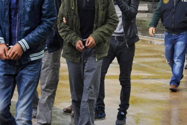 Sınırda 12 kişi yakalandı