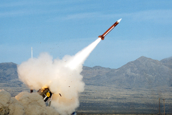 İran, uzun menzilli füzeleri test etti
