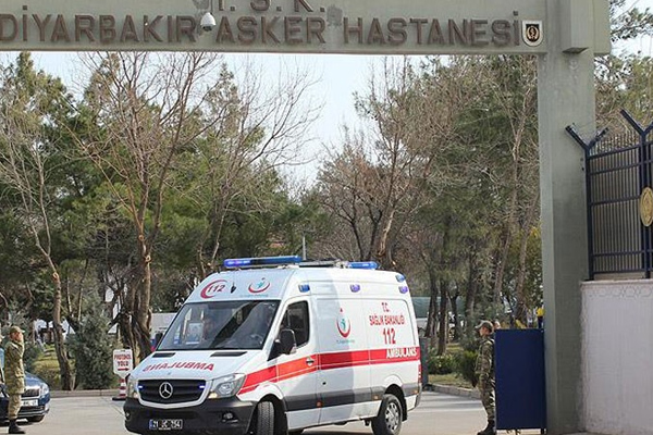 Zırhlı polis aracı devrildi: 3 yaralı