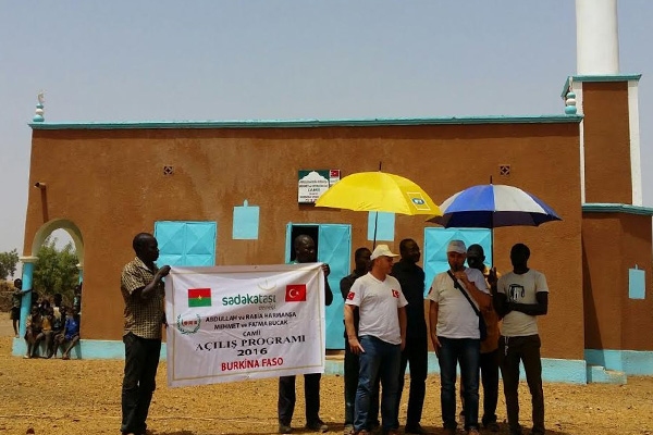Sadakataşı'ndan Burkina Faso’ya cami ve su kuyusu