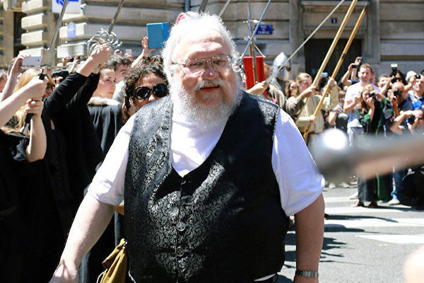 Twitter kullanıcıları bir yazarı öldürdü