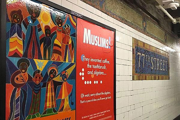 Metroda İslamofobi karşıtı afişler