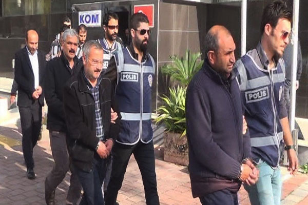 Eski belediye başkanına rüşvet gözaltısı