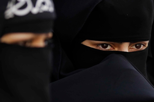 Mısır'da burka ve peçe yasaklanıyor