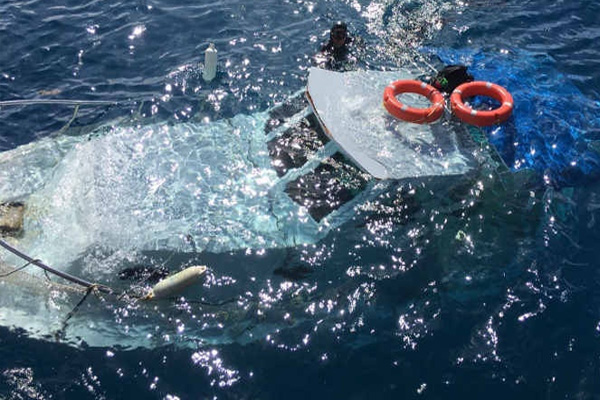 Göçmen teknesi battı: 1'i bebek 5 ölü