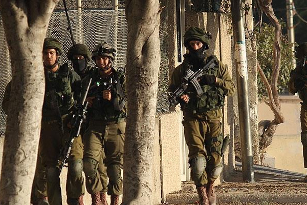 İsrail güçleri 250 Filistinli işçiyi gözaltına aldı