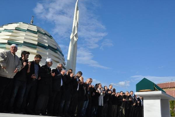 Erdoğan’ın hocası son yolculuğuna uğurlandı