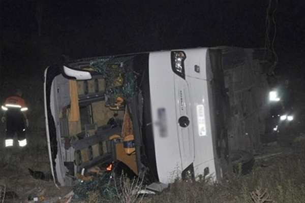 2 otobüs çarpıştı: 1 ölü 30 yaralı