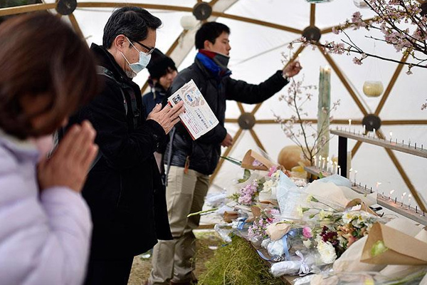 Japonya felaketin kurbanlarını anıyor