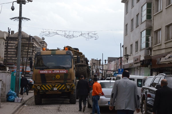 Sur’da tanklar birliklerine çekildi
