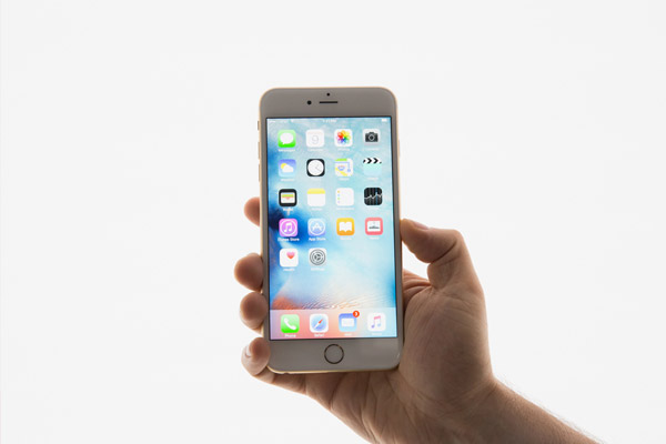 iPhone’ların ekranları daha da büyüyecek