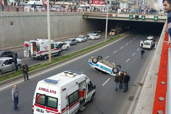 Bakan Yılmaz'ın konvoyu kaza yaptı