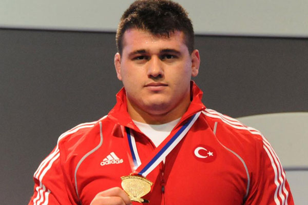 Rıza Kayaalp Avrupa'da tarih yazdı