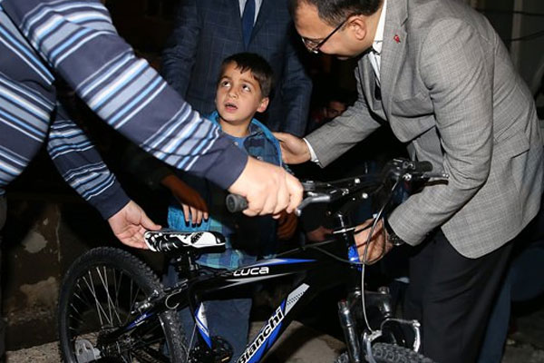 Suriyeli çocuğa 'Erdoğan' sürprizi