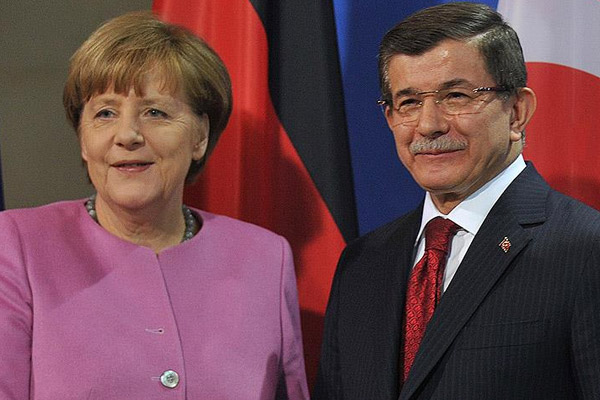 Davutoğlu ile Merkel telefonda görüştü